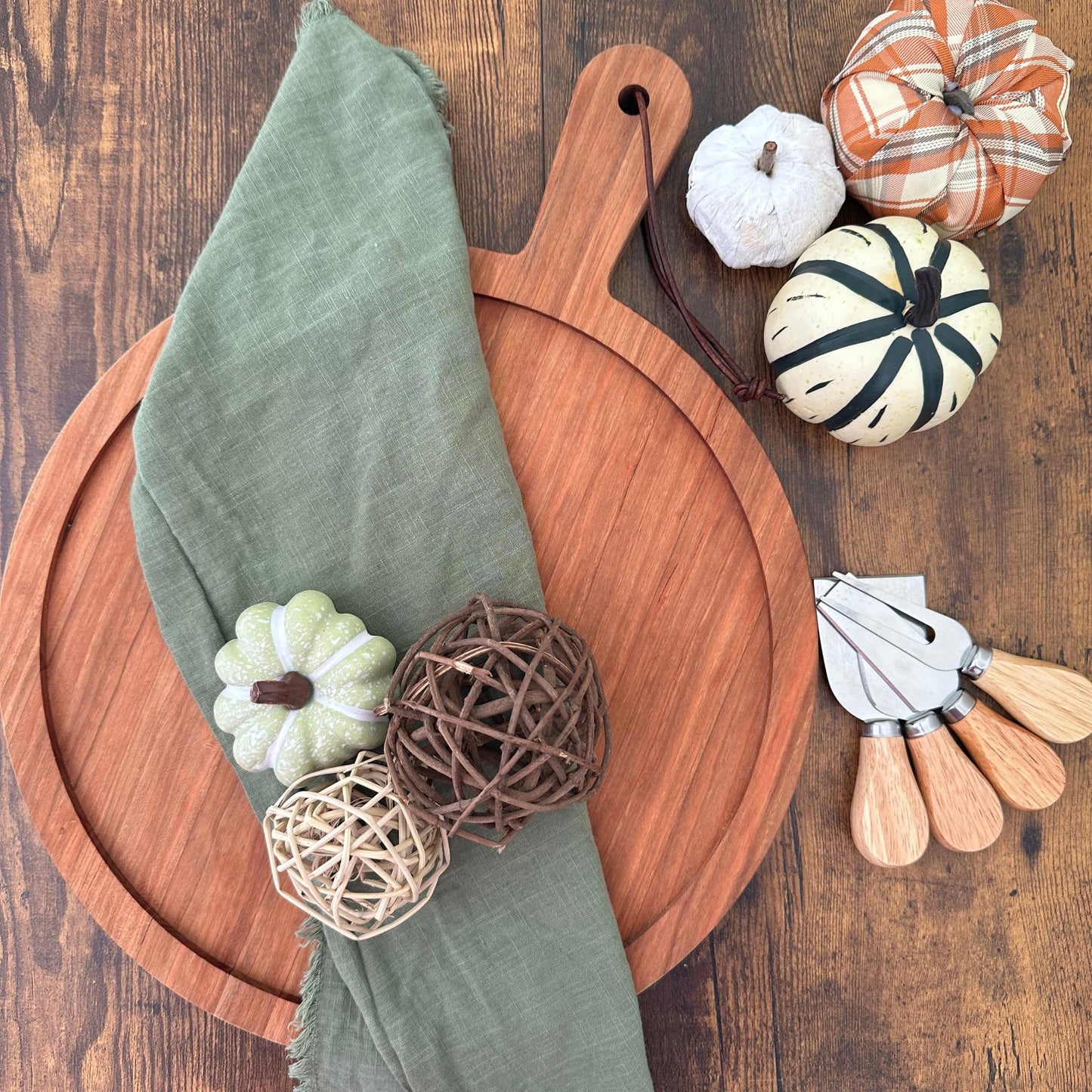 cherry wood personalized double-sided wooden board for pizza and charcuterie board