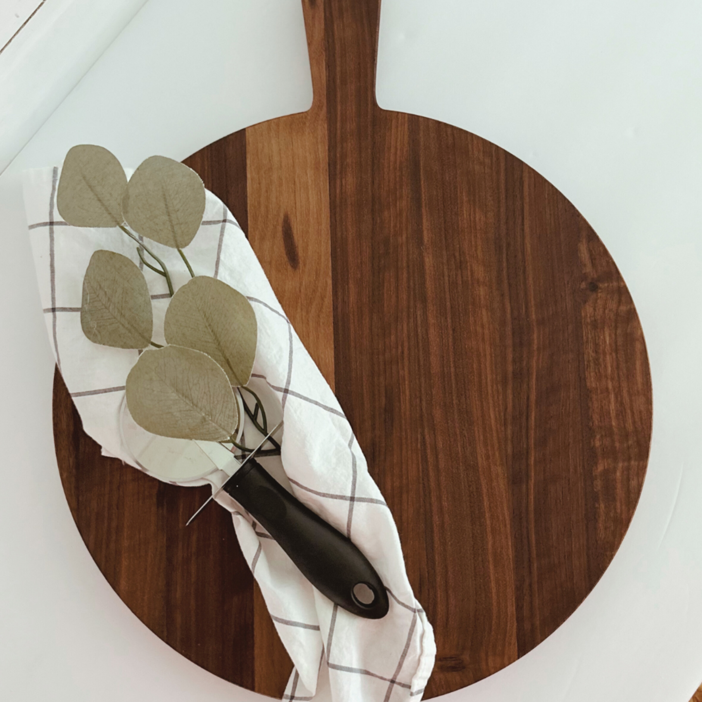 walnut reversible pizza and charcuterie board, dual-purpose walnut serving board, walnut wood pizza and charcuterie tray